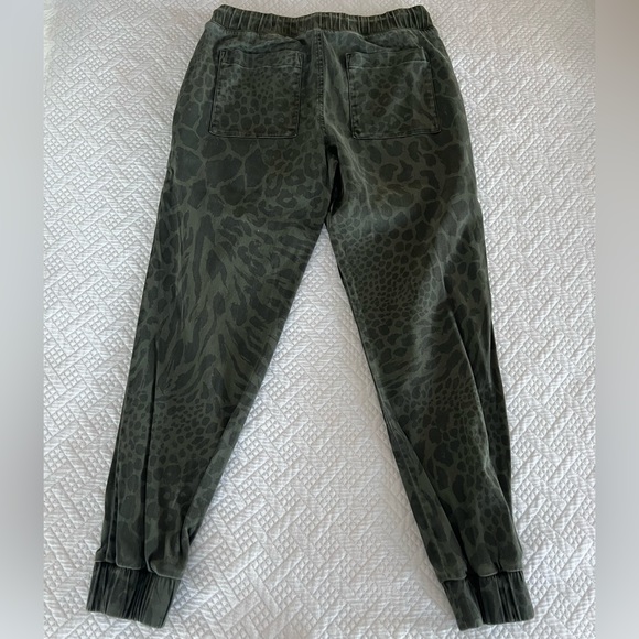 Bella Dahl Joggers - Picture 3 of 5
